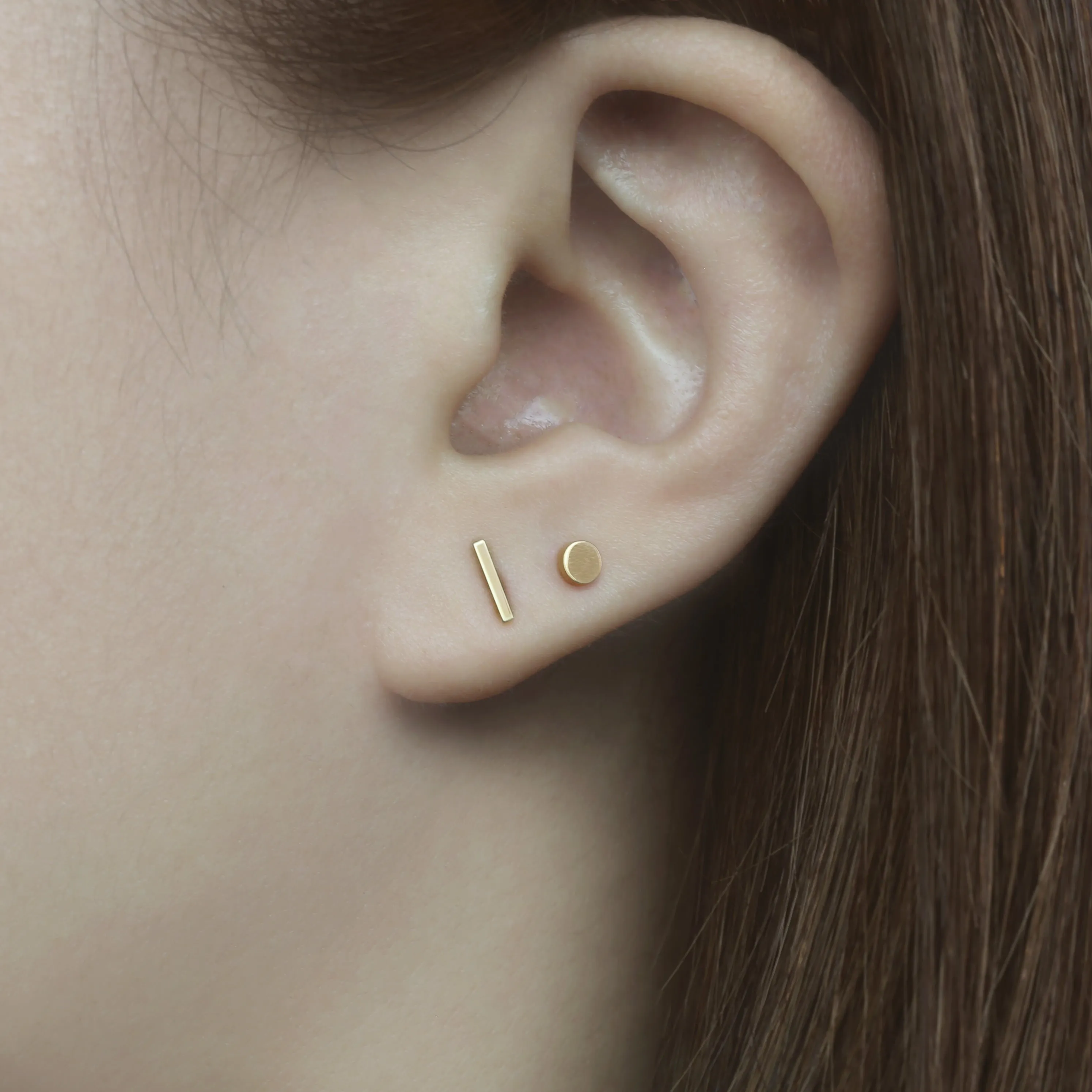 14k Solid Gold Bold Circle Internally Threaded Labret Stud Earring