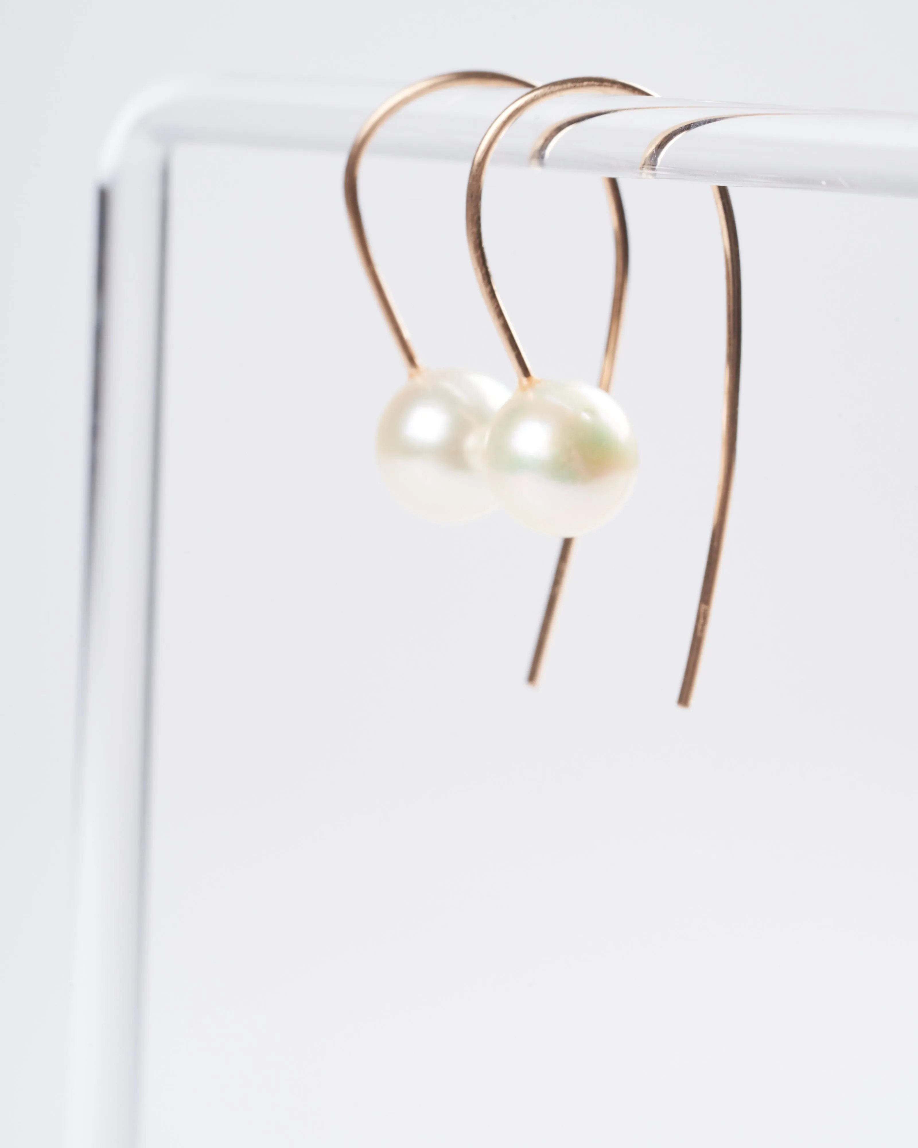 cream akoya pearl earrings - white/ gold