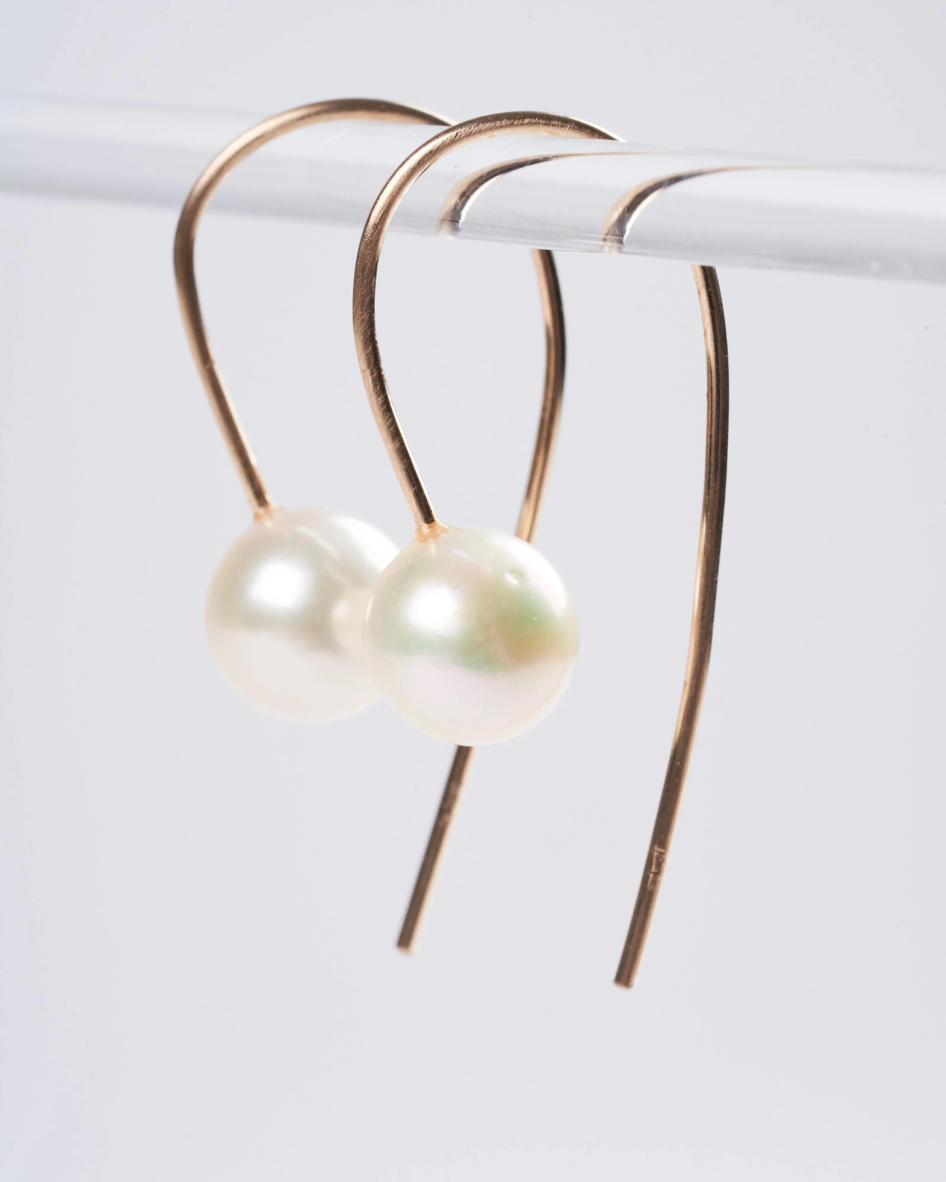 cream akoya pearl earrings - white/ gold
