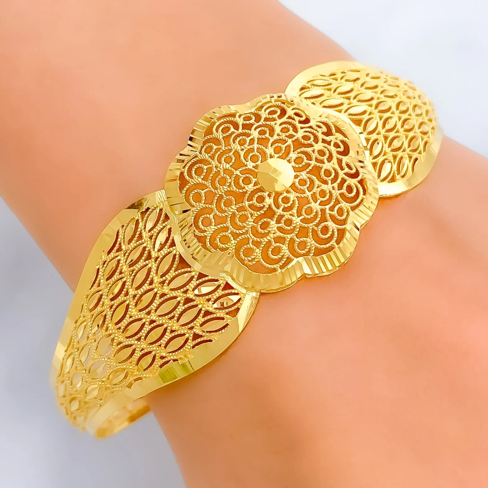 Decorative Netted Spiral 22k Gold Bangle Bracelet