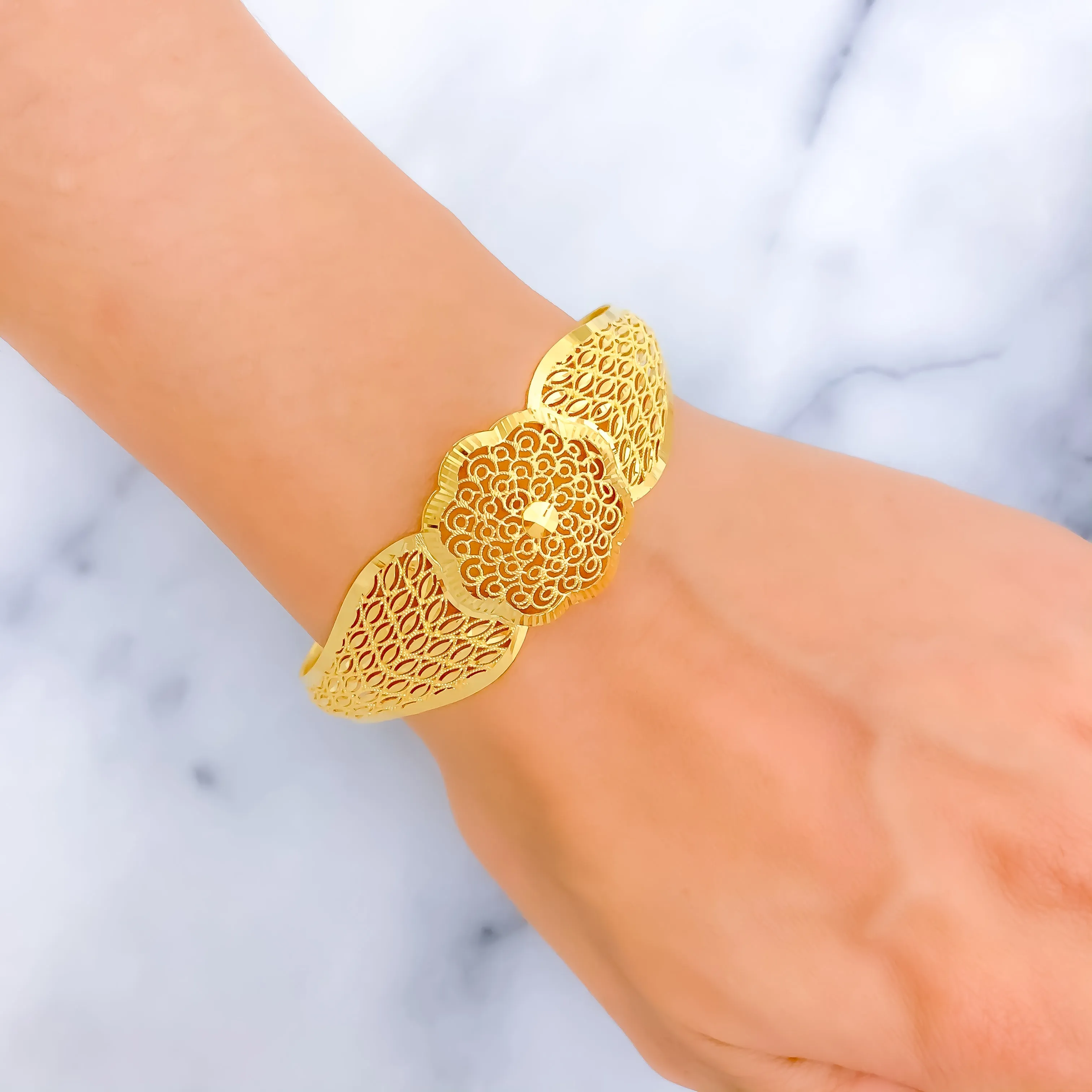 Decorative Netted Spiral 22k Gold Bangle Bracelet