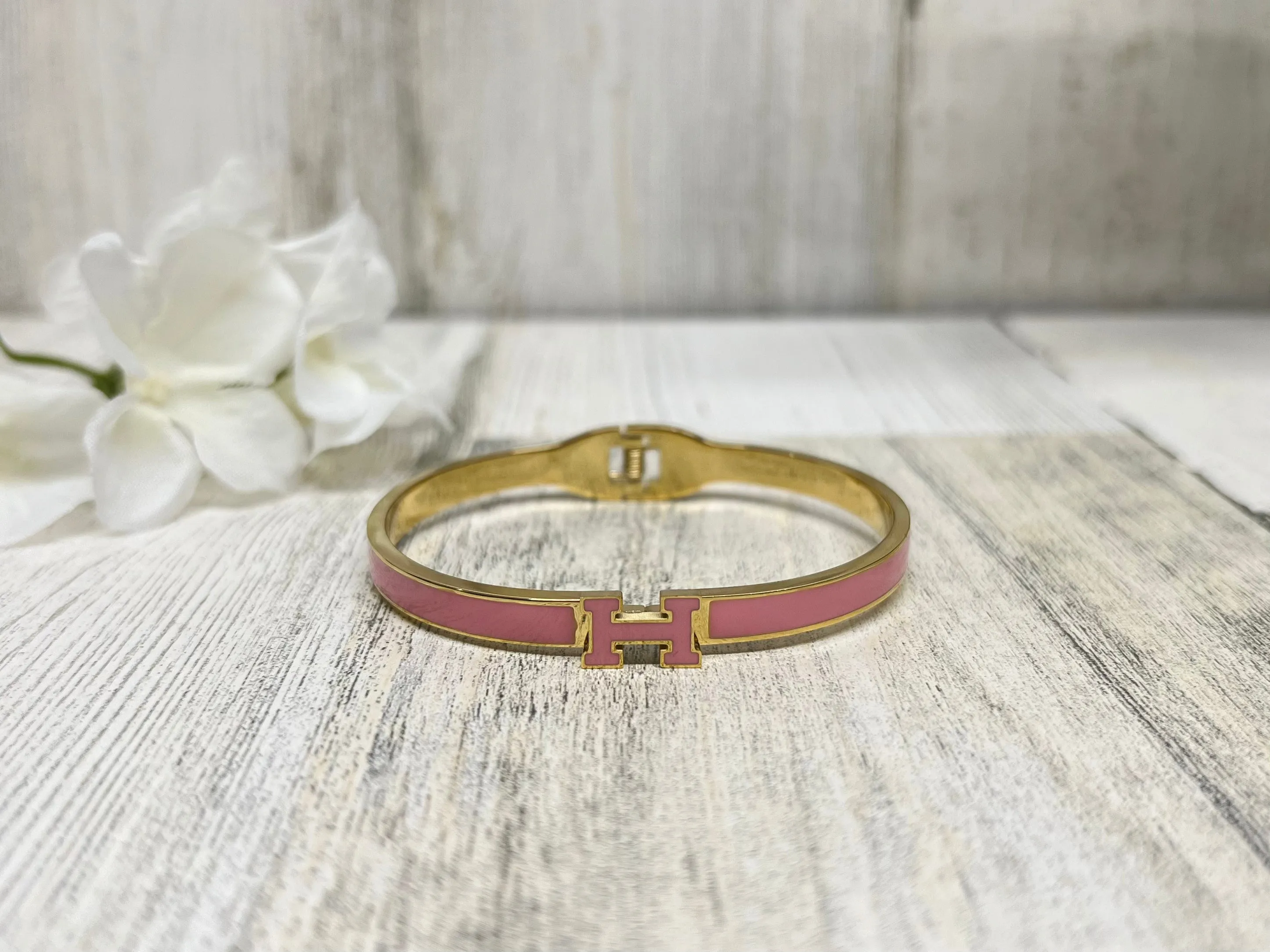 DOWNTOWN ENAMEL BANGLE