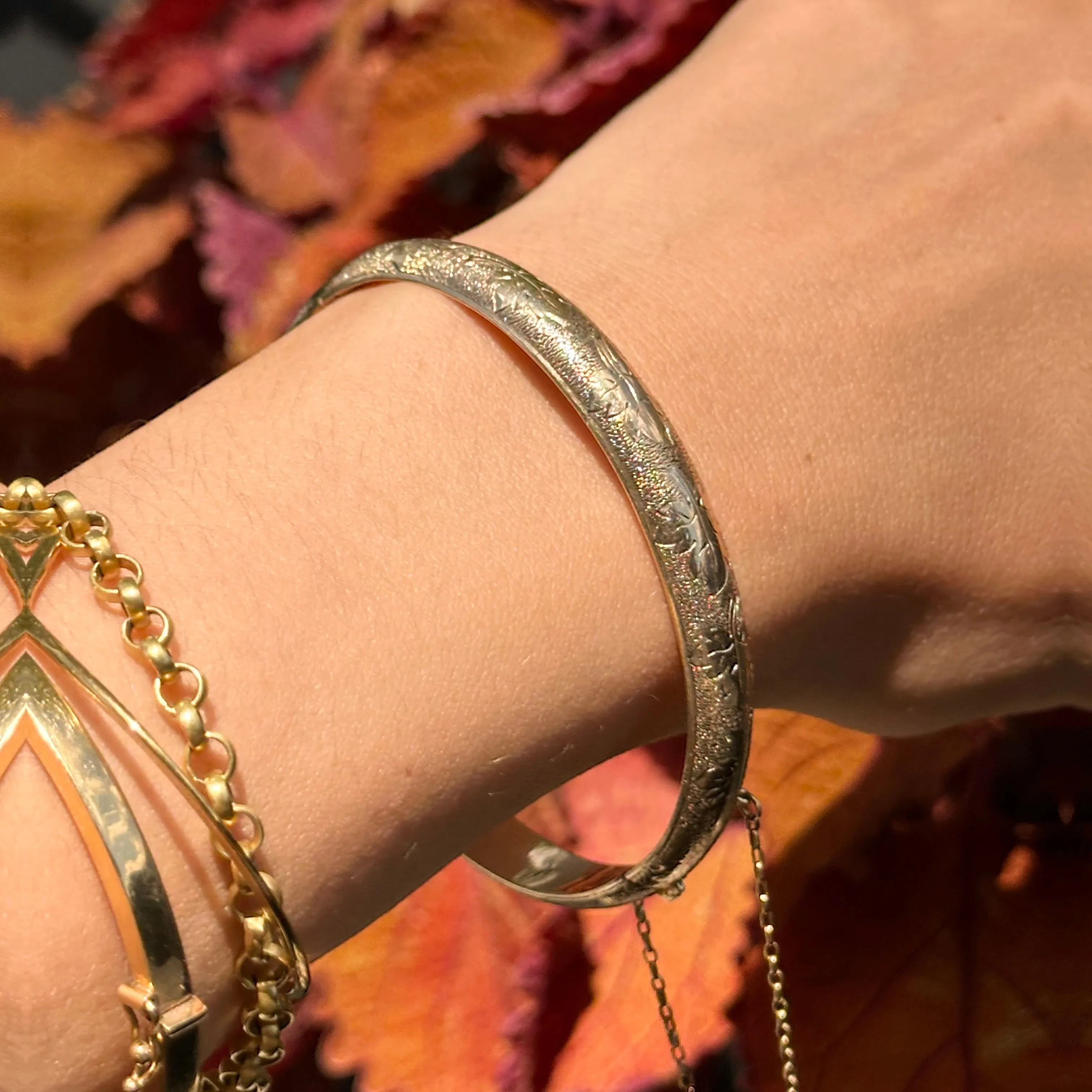 Estate 14KT Yellow Gold Etched Leaf Bangle Bracelet