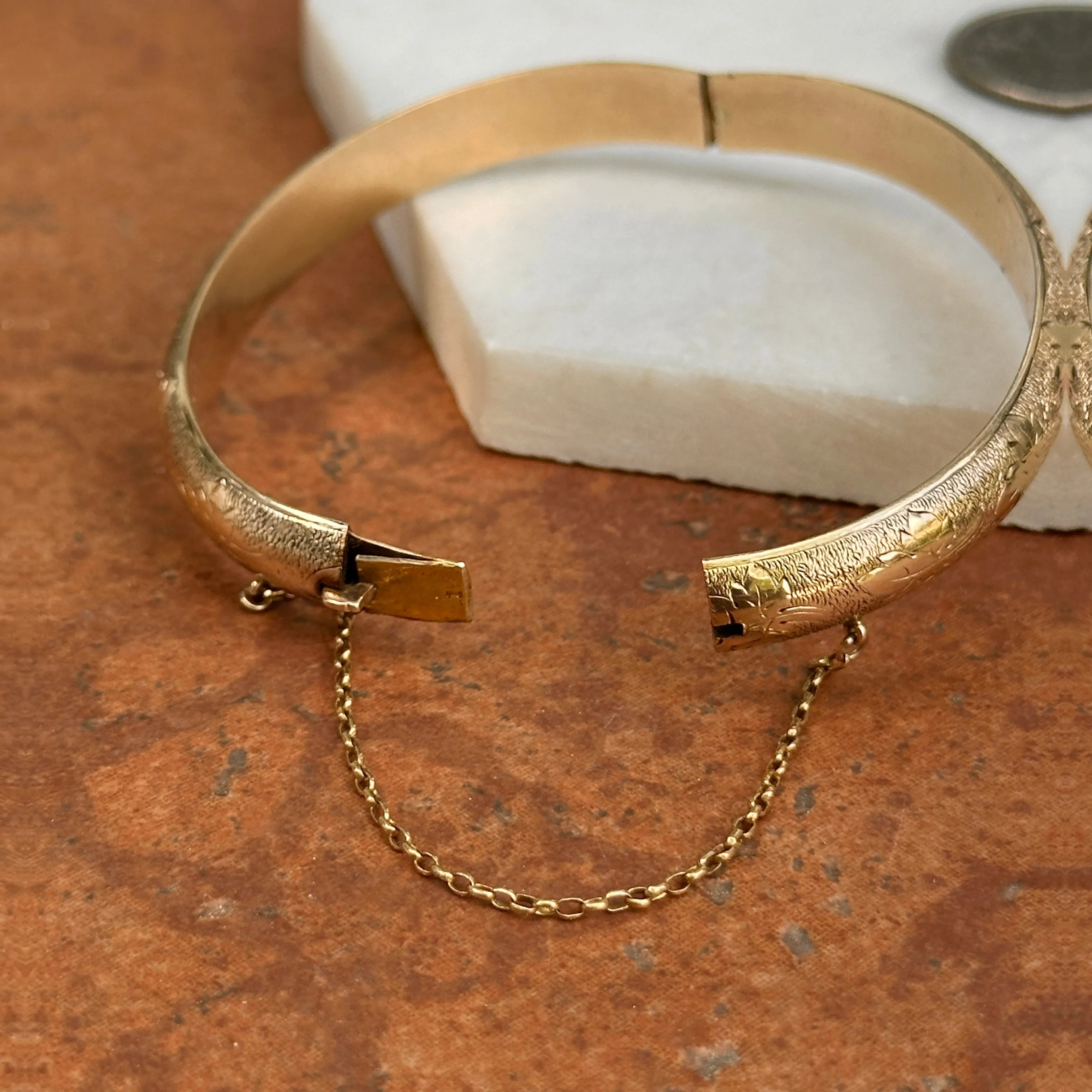 Estate 14KT Yellow Gold Etched Leaf Bangle Bracelet