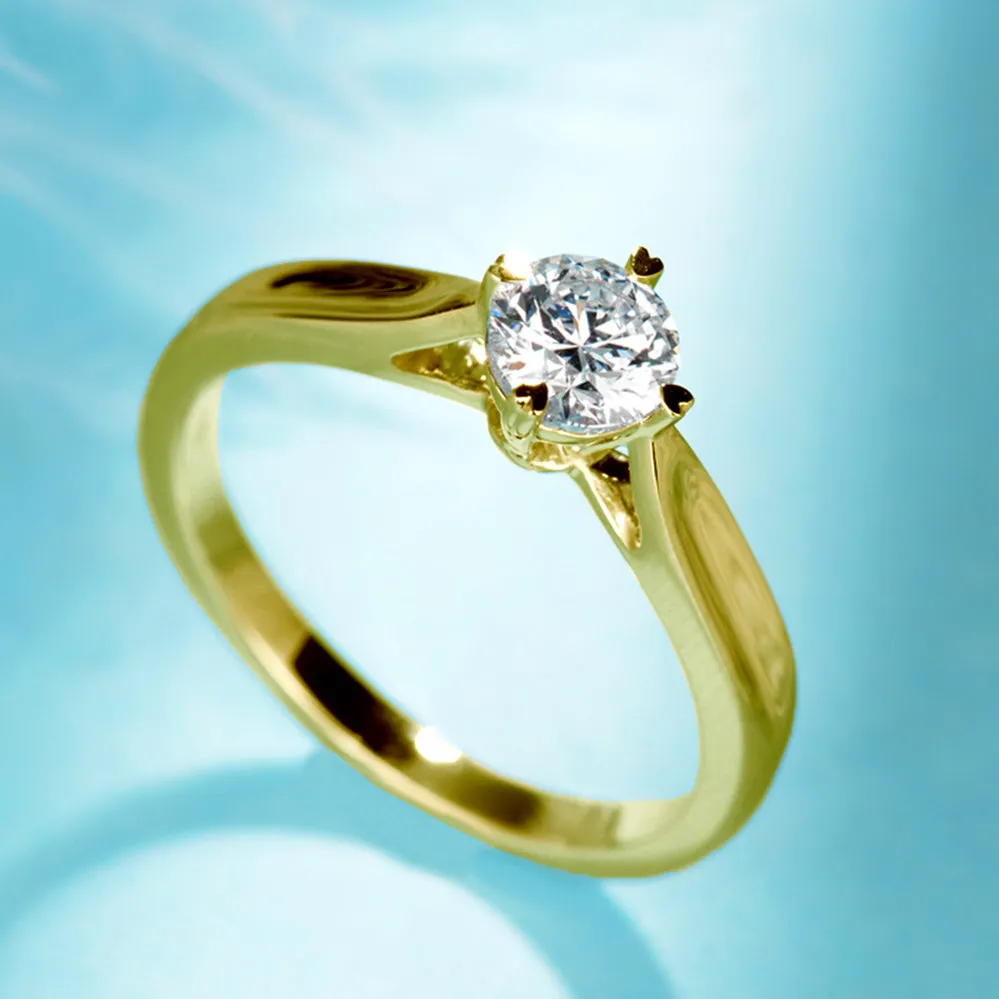 Heart-Shaped Claw Lab-Grown Diamond Engagement Ring