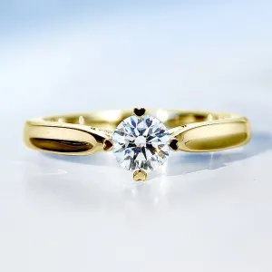 Heart-Shaped Claw Lab-Grown Diamond Engagement Ring