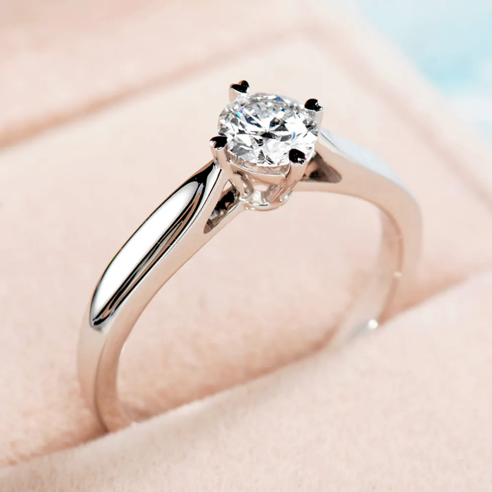 Heart-Shaped Claw Lab-Grown Diamond Engagement Ring