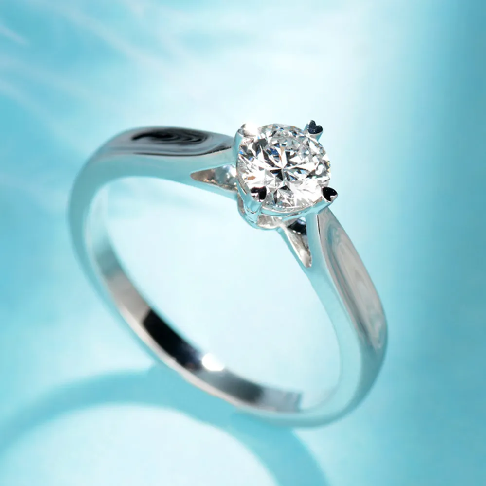 Heart-Shaped Claw Lab-Grown Diamond Engagement Ring