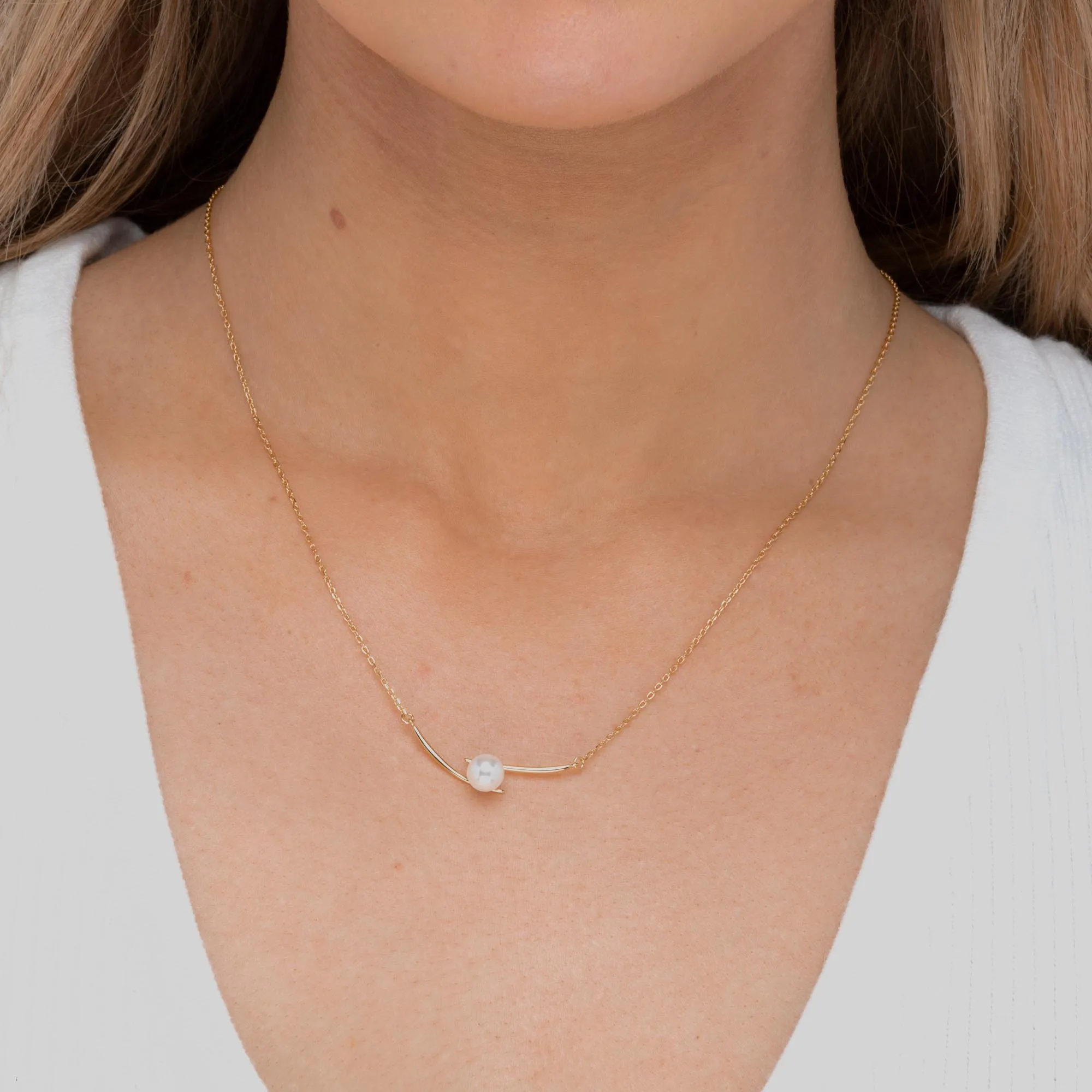 Linear Pearl Chain Necklace