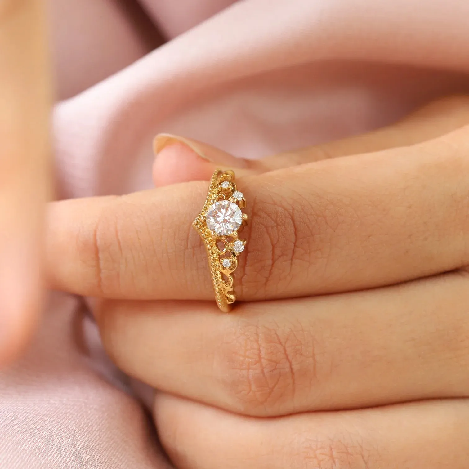 Lorna Vintage Solitaire Ring with Moissanite