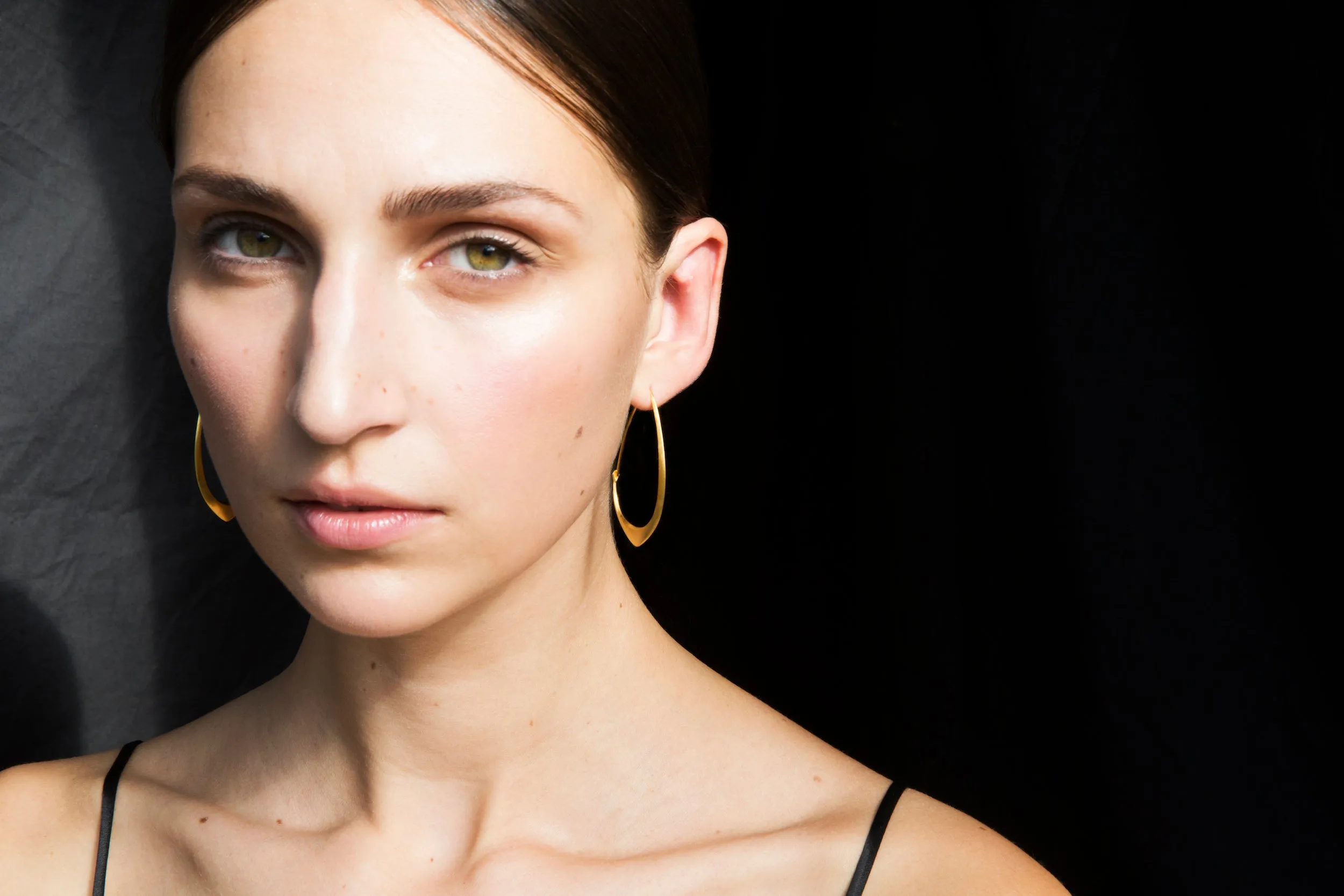Medium Facet Hoops