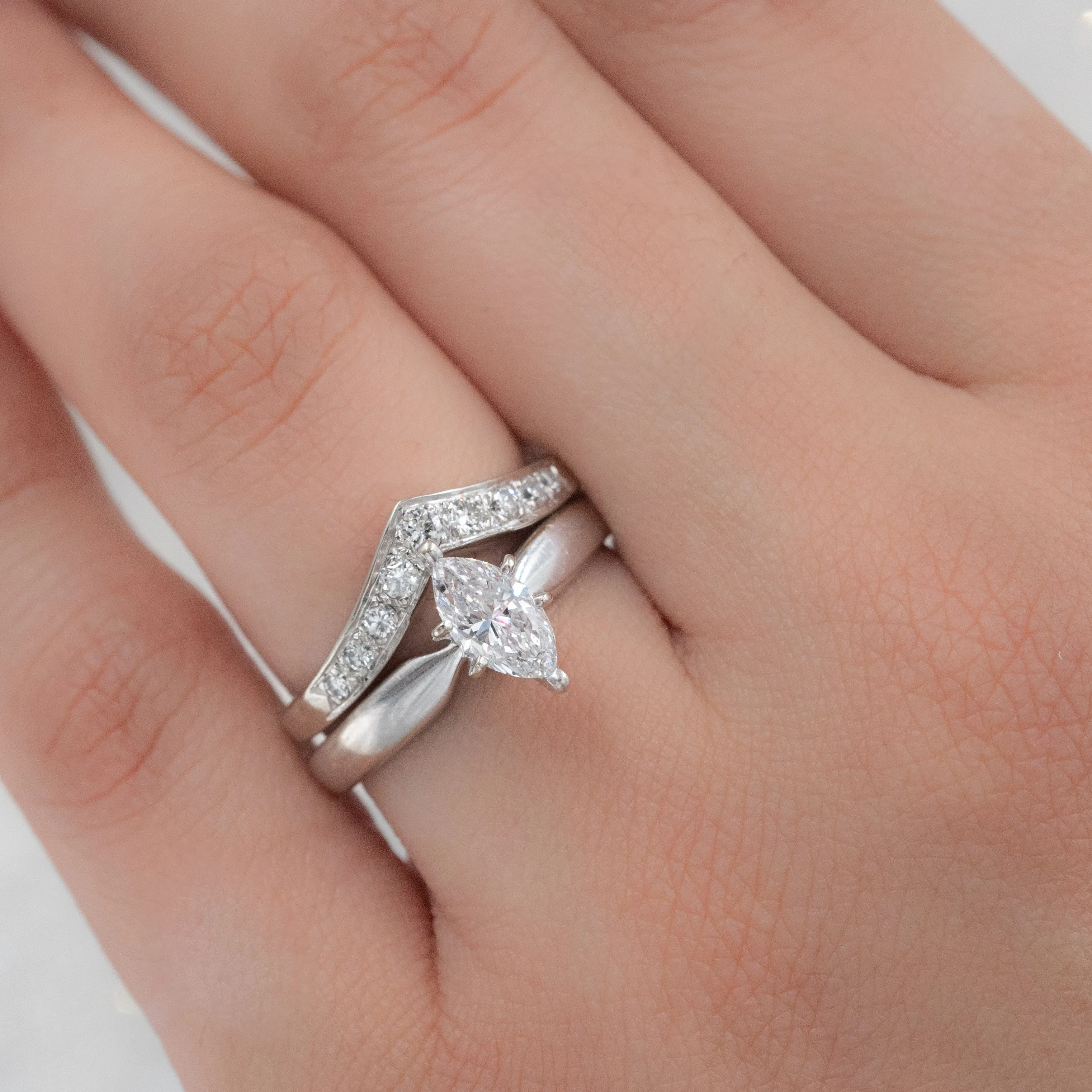 Midcentury Diamond 'V' Band