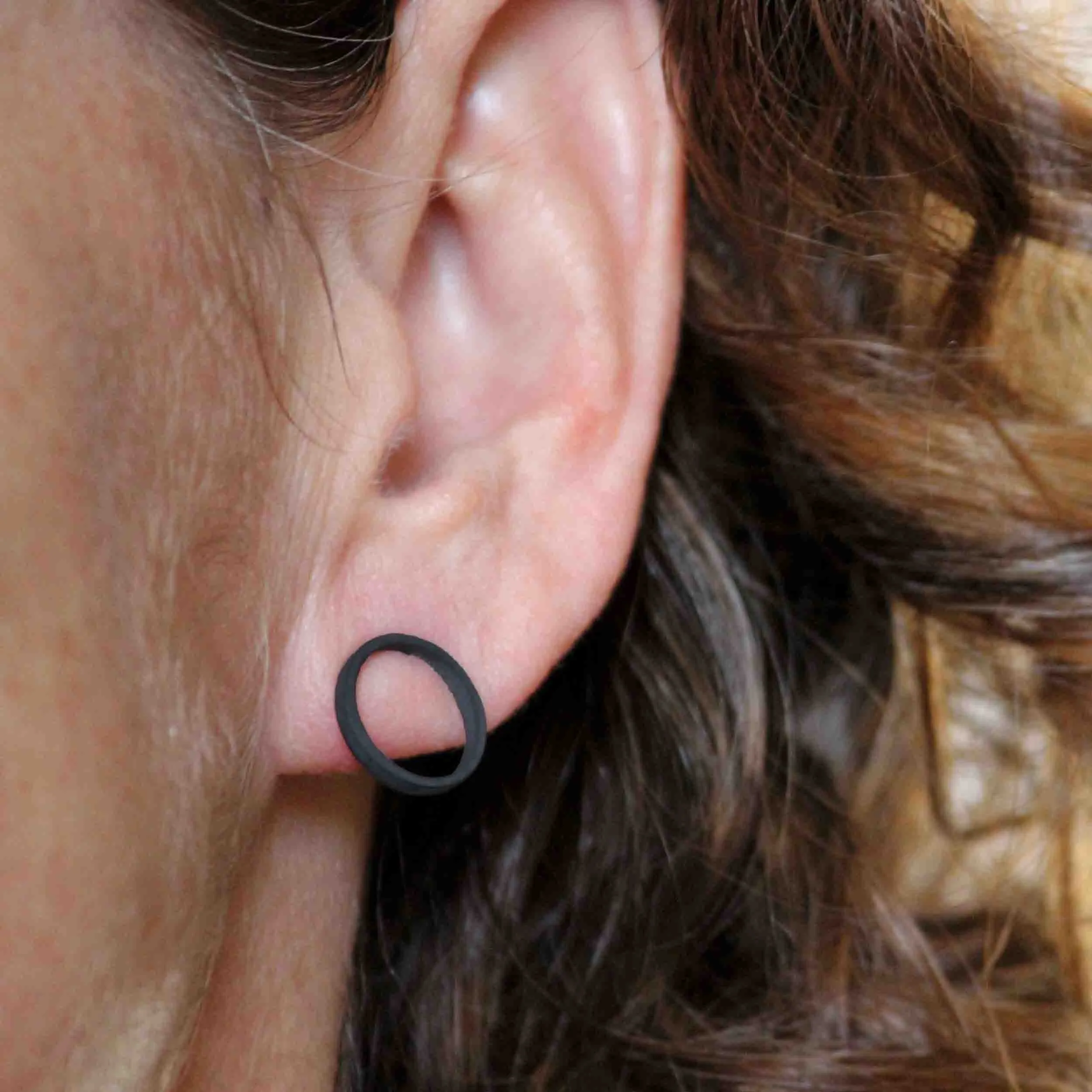 Minimalist Black Small Circle Stud Earrings