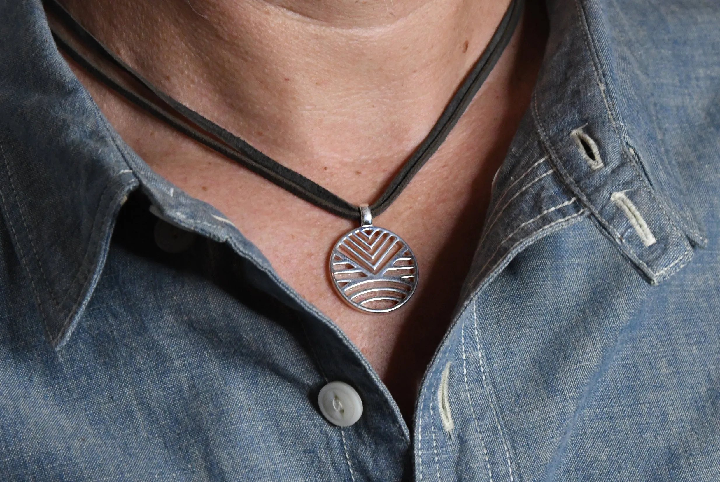 optimism 25mm necklace • power