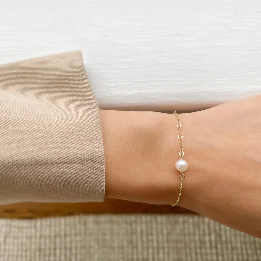 Poppy Finch Contrast Chain Pearl Bracelet
