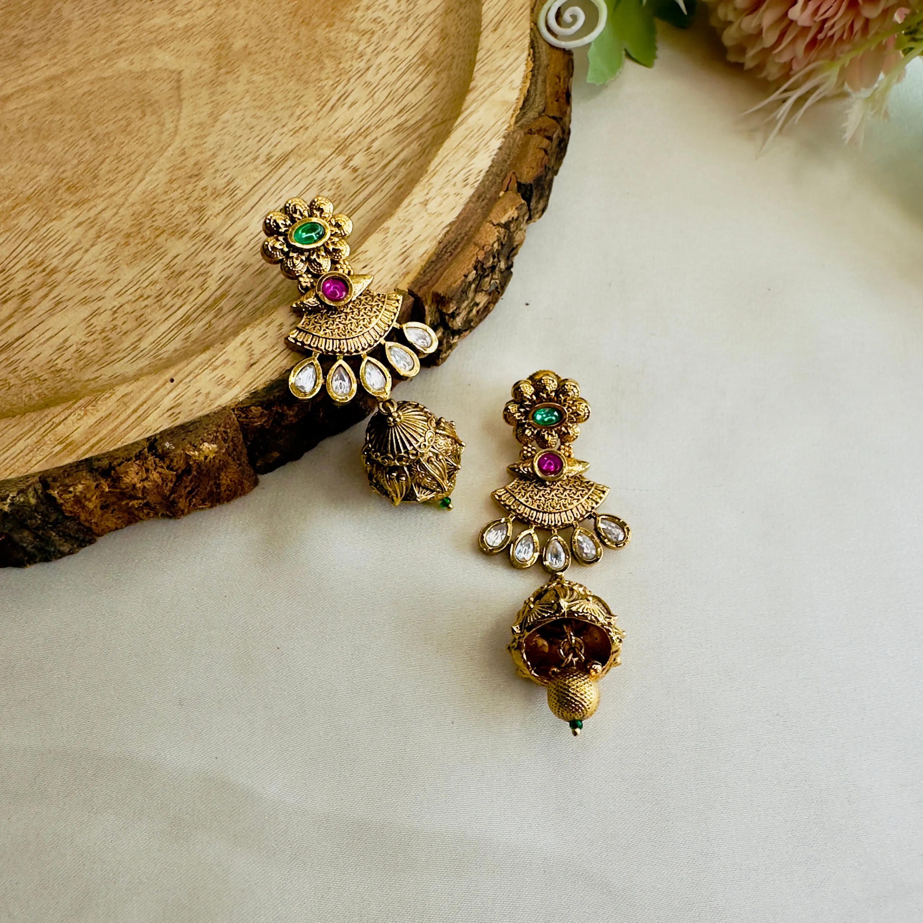Sleek Rajwadi Kundan Jhumki Earrings