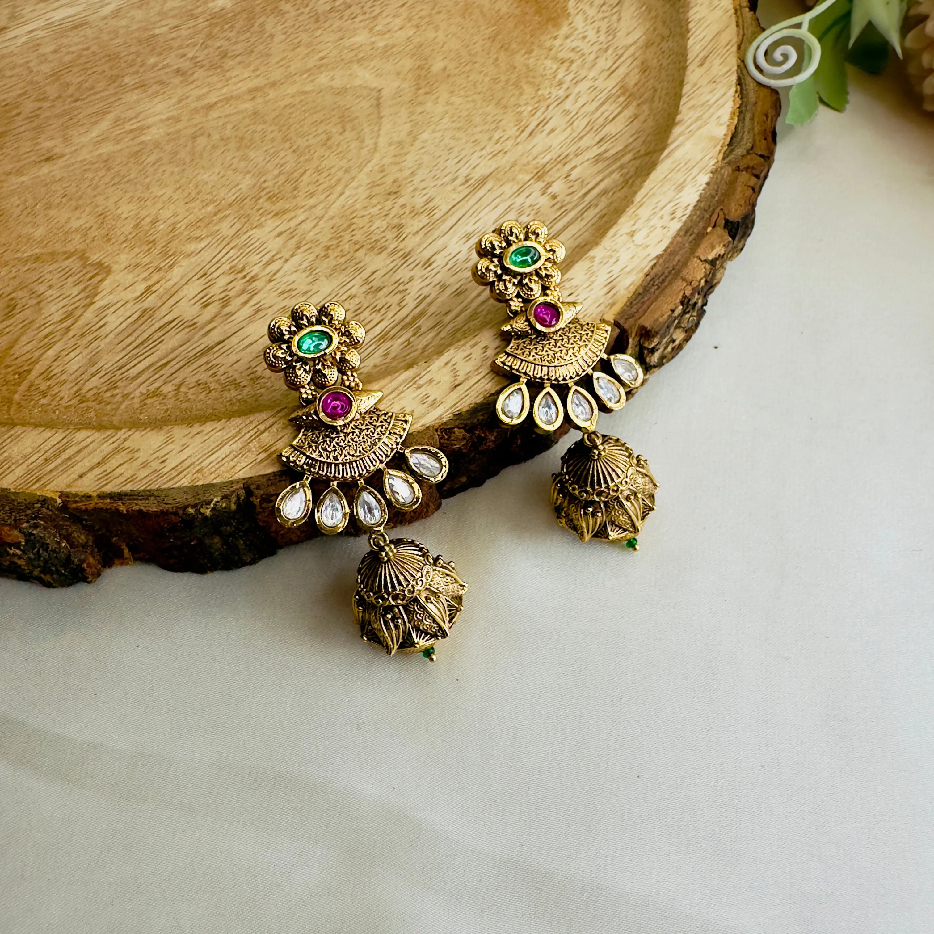 Sleek Rajwadi Kundan Jhumki Earrings