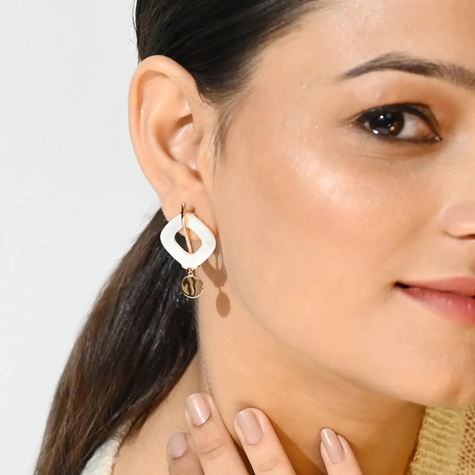 Sleek Statement Dangler