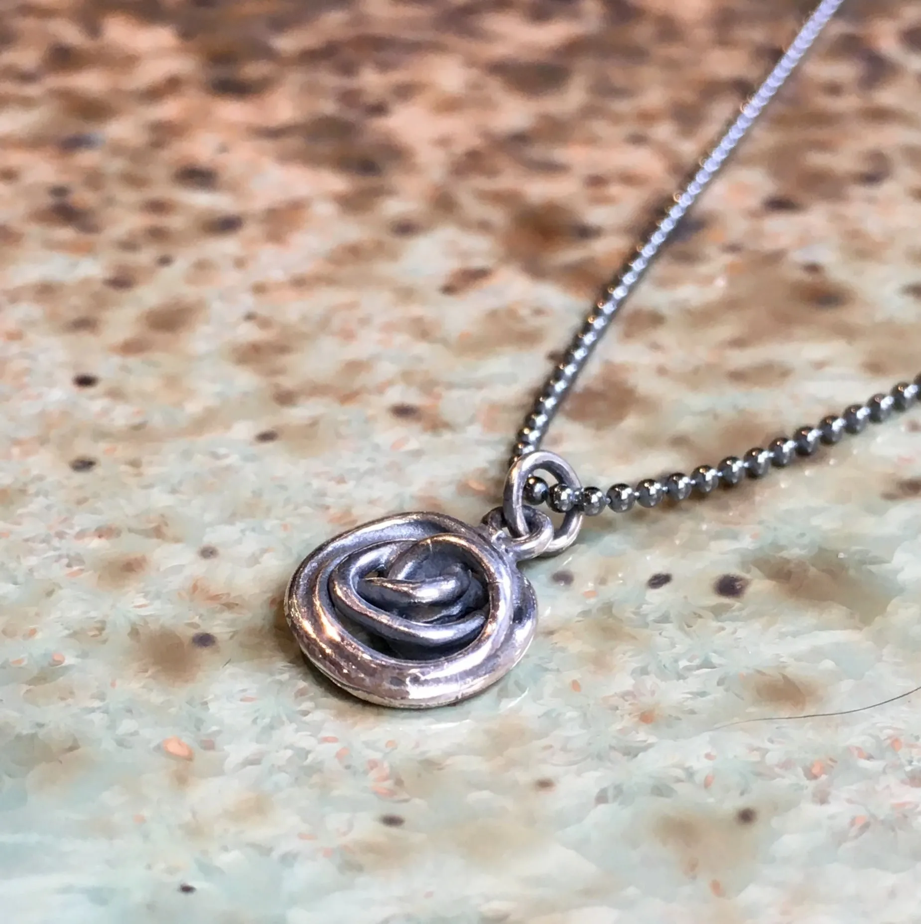 Small Spiral Minimalist Necklace - Petit.