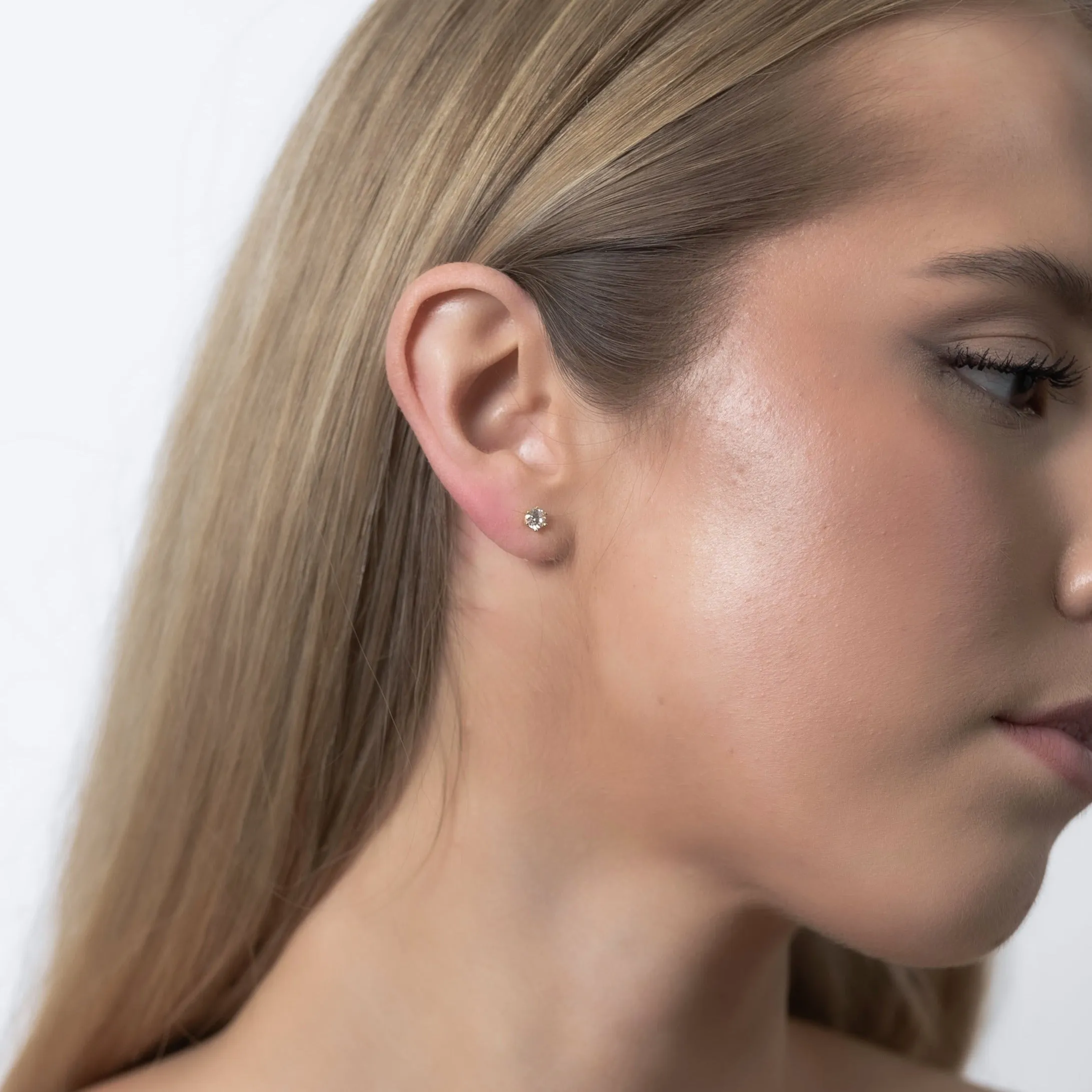 STUD EARRINGS Gold 4 mm