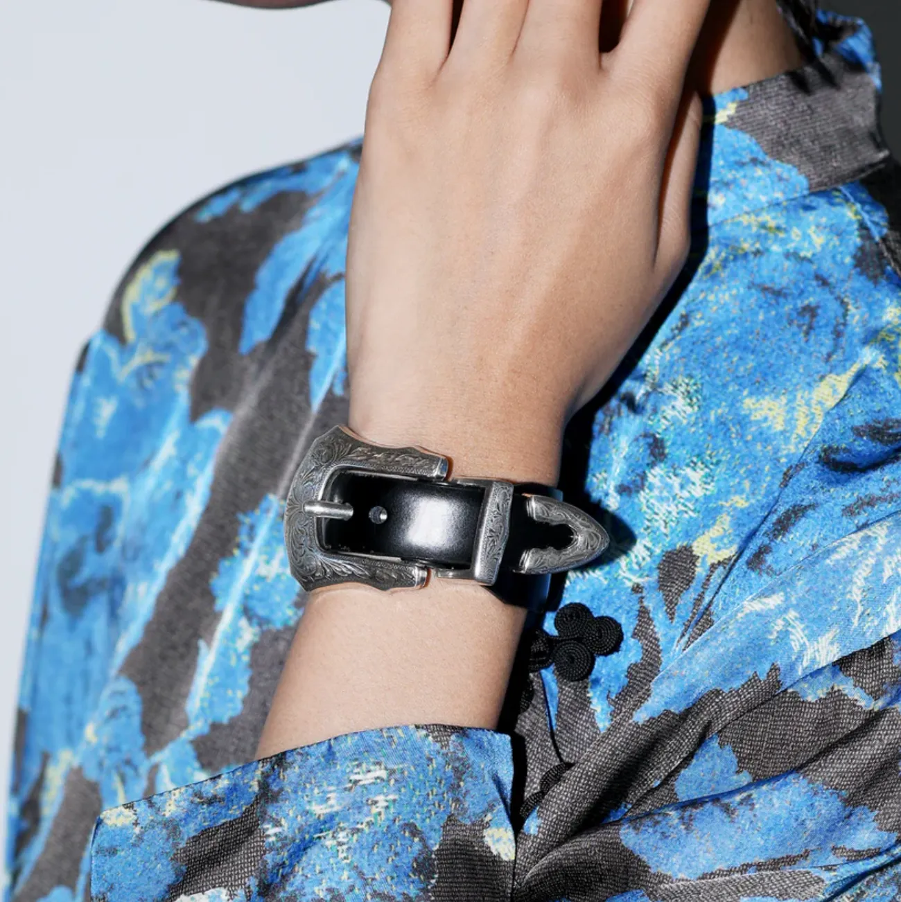 TOGA TOO Metal Bangle 2