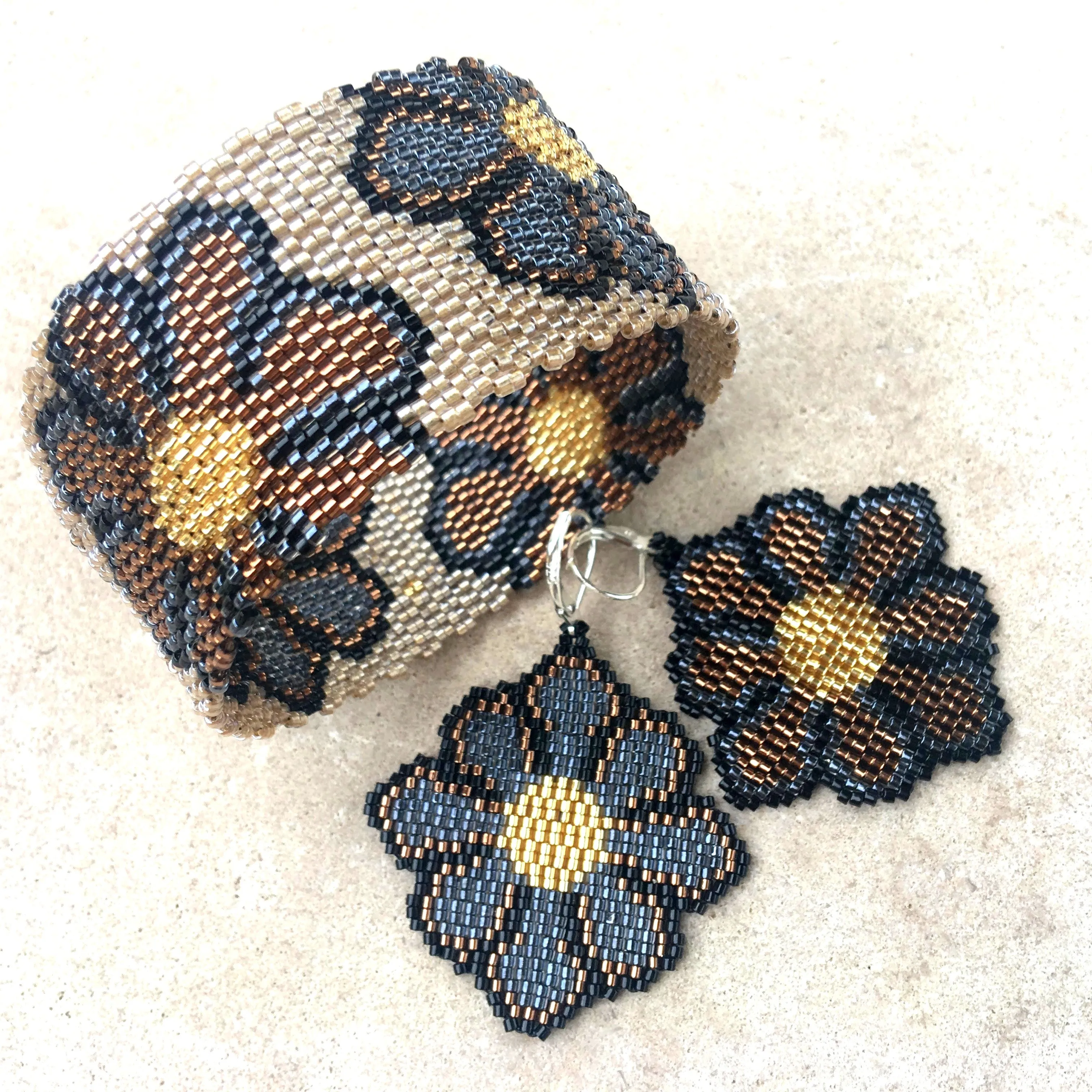 Vertical Peyote Pattern - Bracelet GIGI