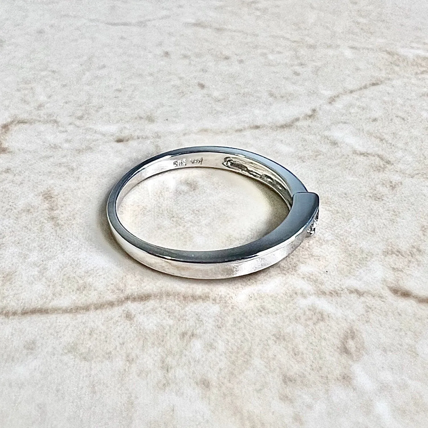 Vintage 14 Karat White Gold Round Solitaire Diamond Band Ring