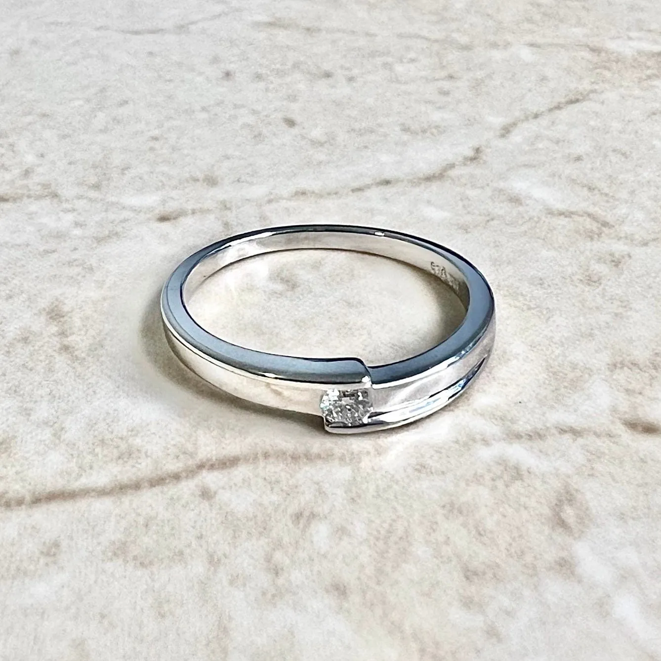 Vintage 14 Karat White Gold Round Solitaire Diamond Band Ring
