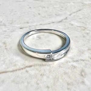 Vintage 14 Karat White Gold Round Solitaire Diamond Band Ring
