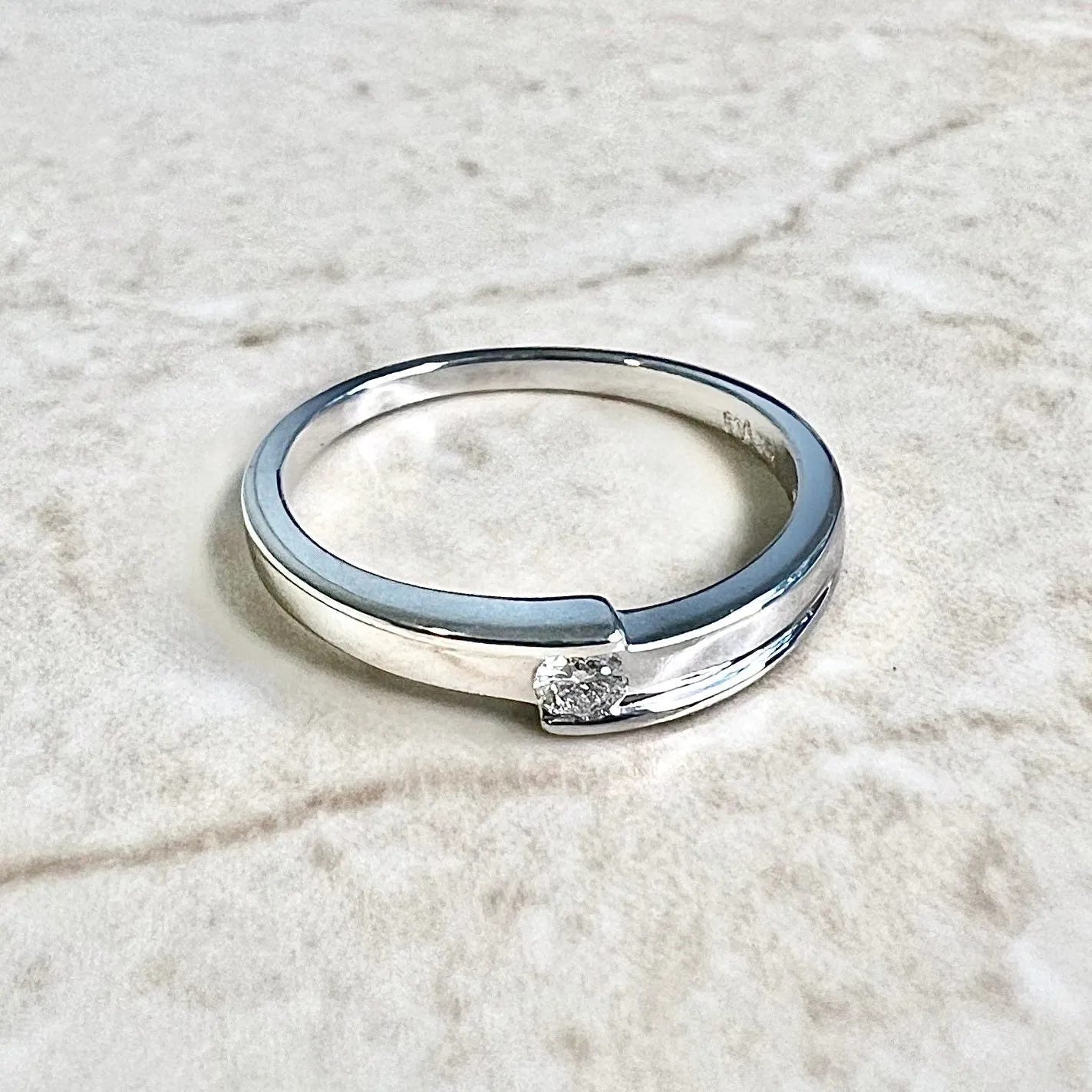 Vintage 14 Karat White Gold Round Solitaire Diamond Band Ring