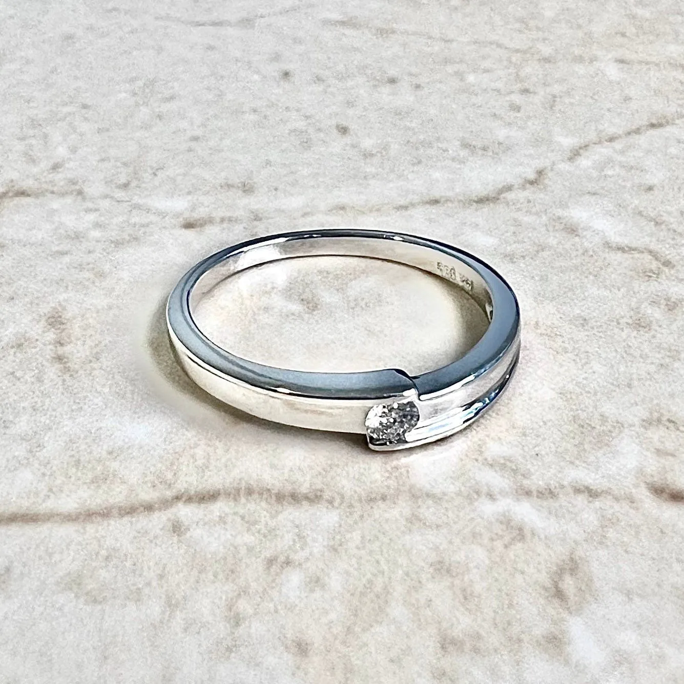 Vintage 14 Karat White Gold Round Solitaire Diamond Band Ring
