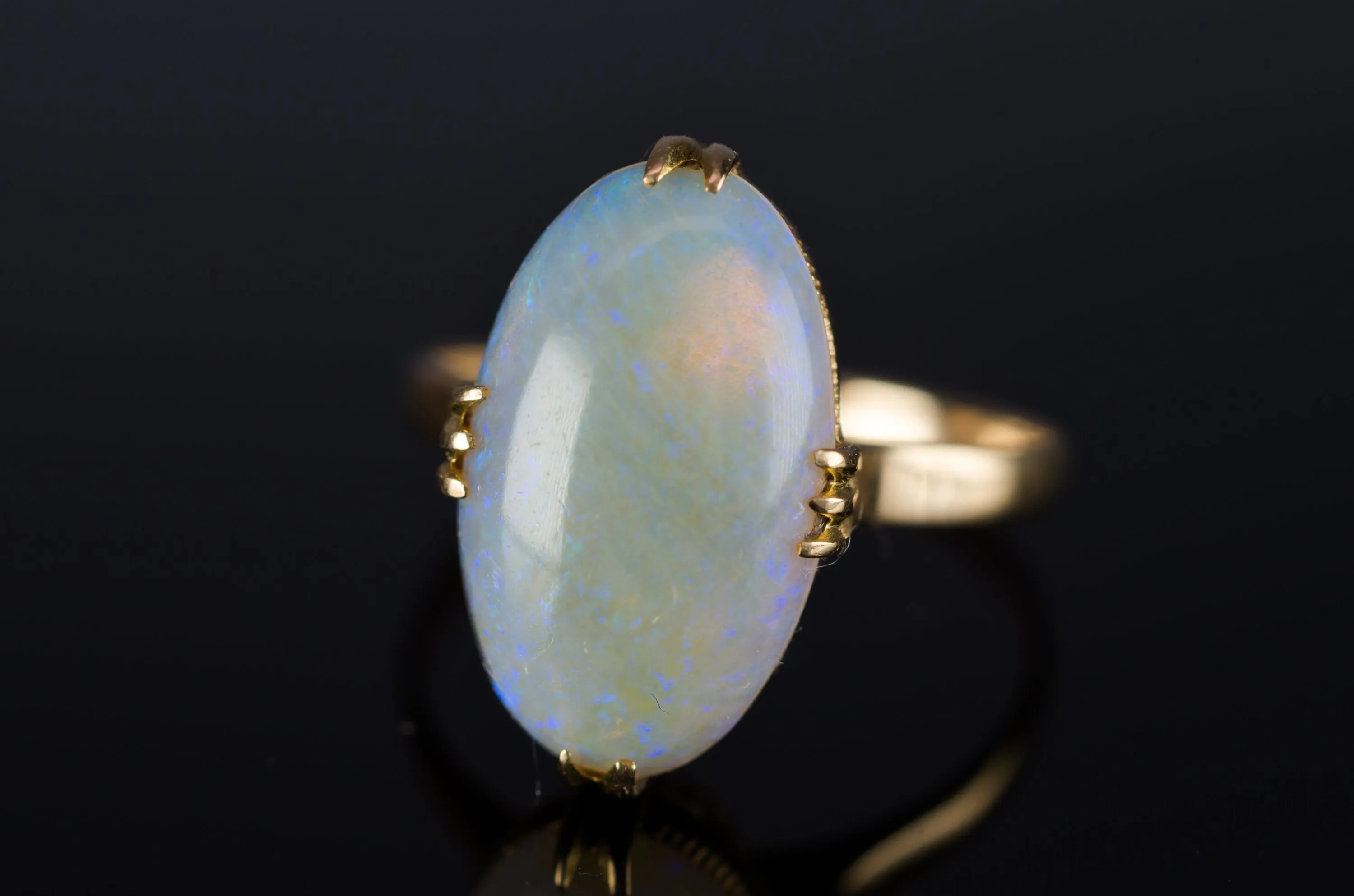 VINTAGE 18K YELLOW GOLD OPAL SOLITAIRE RING