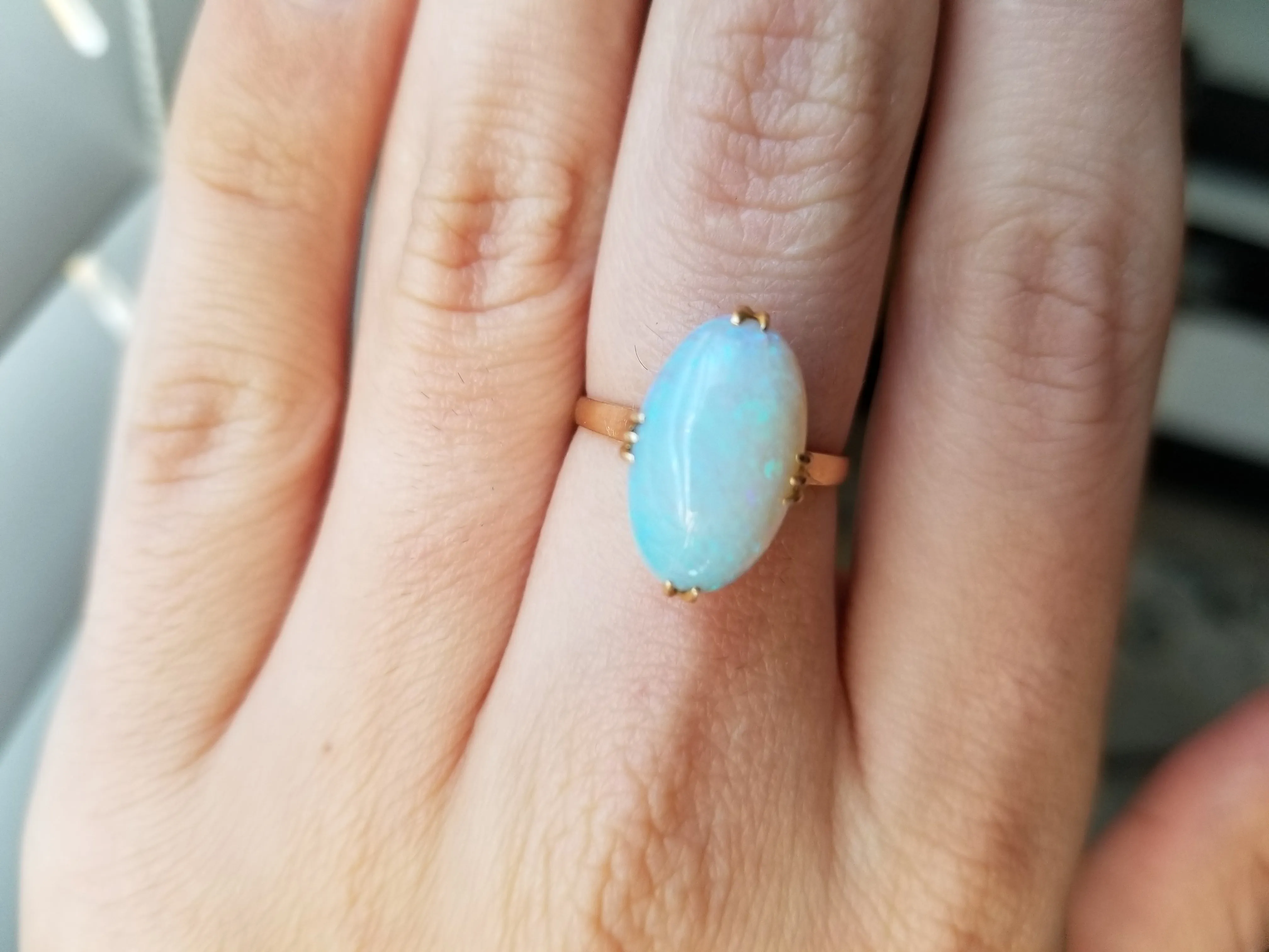 VINTAGE 18K YELLOW GOLD OPAL SOLITAIRE RING