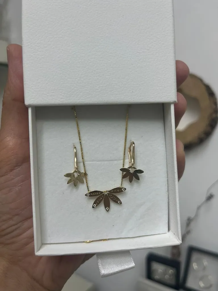 Whispers of Nature Gold Necklace and earrings