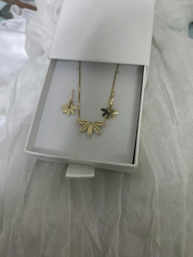 Whispers of Nature Gold Necklace and earrings